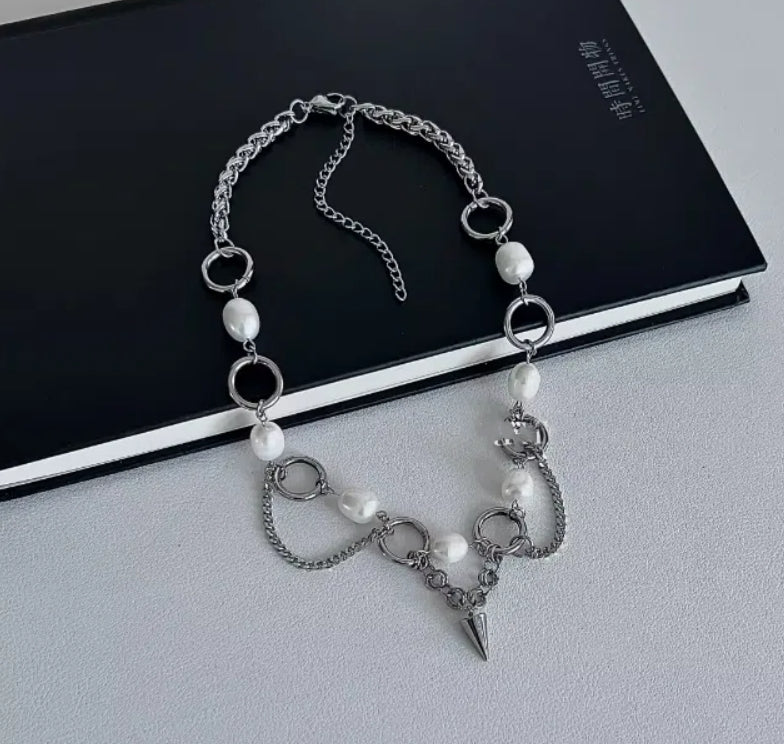 Cyberpunk-style silver spiked pendant necklace, adorned with pearl decorations，Y2Kchoker，A unique and perfect gift,Unisex necklace
