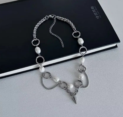 Cyberpunk-style silver spiked pendant necklace, adorned with pearl decorations，Y2Kchoker，A unique and perfect gift,Unisex necklace