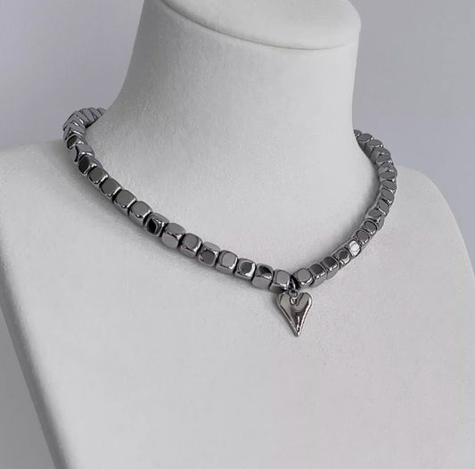 Vintagepunk Silver Heart Pendant choker,  Cube Bead Necklace，Y2Kchoker，Simple and Classic Design，Exquisite and Special Gift，Unisex necklace