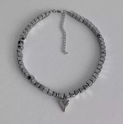 Vintagepunk Silver Heart Pendant choker,  Cube Bead Necklace，Y2Kchoker，Simple and Classic Design，Exquisite and Special Gift，Unisex necklace