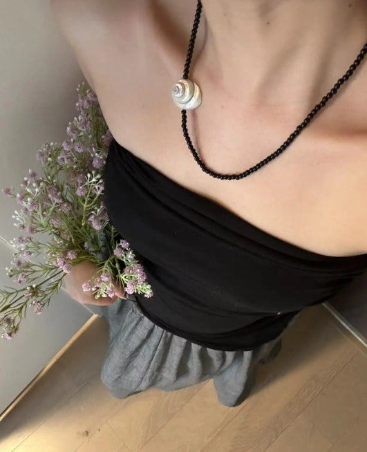 vintage punk-inspired conch necklace with obsidian accents, a Y2Kchoker,  oceanic elements for a unique and niche style