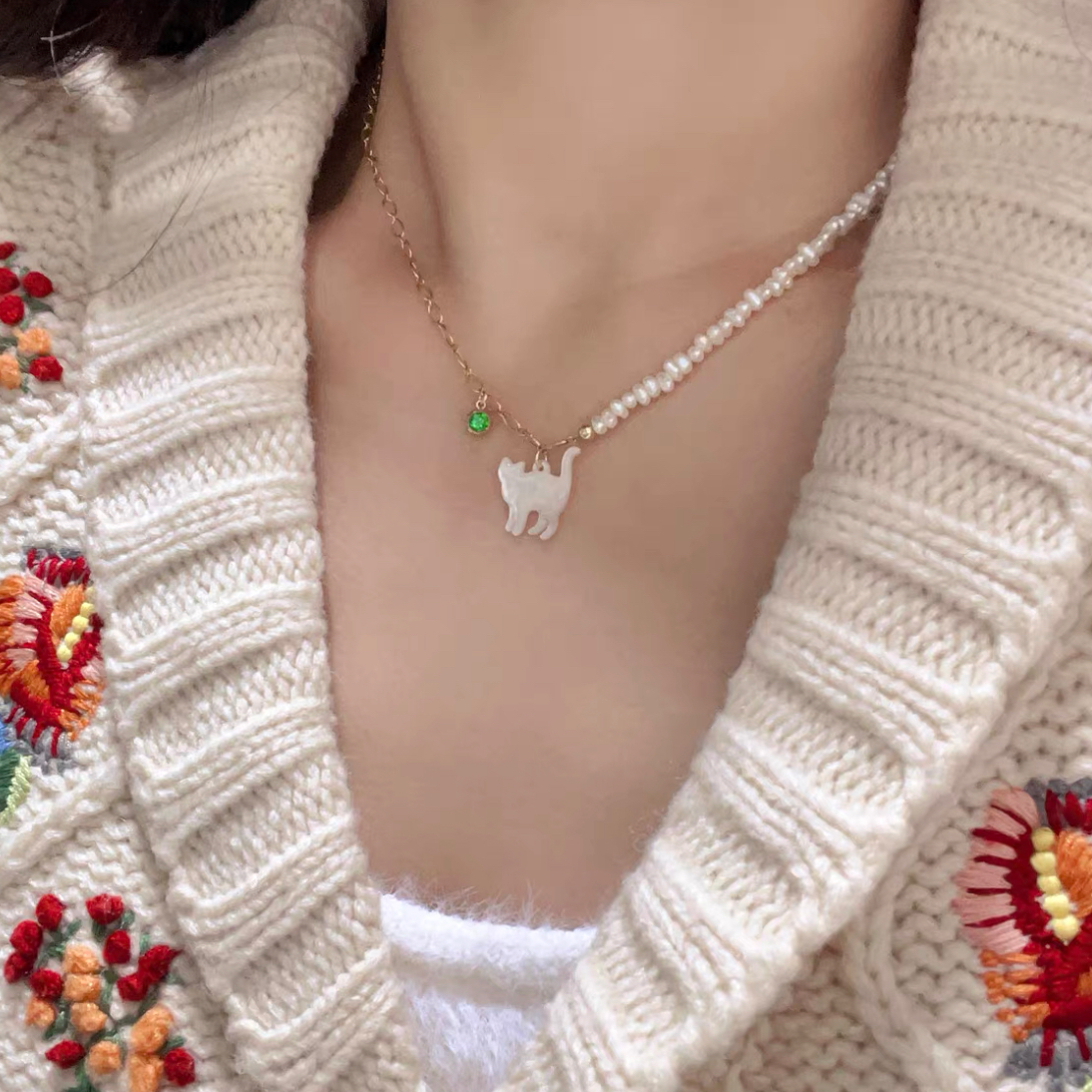 Cute Cat Shaped Pearl Beaded Gold Plated Adorable Lovely Kitten Necklace Chain Jewelry for Women