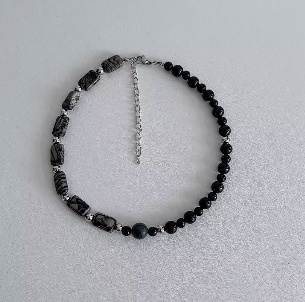 vintage-style black agate beaded choker, featuring a simple and elegant design. It's a perfect gift