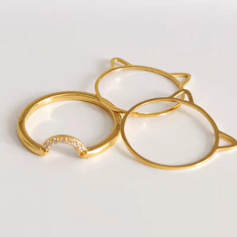 Delicate Sparkling Ring with Pearl, Floral Design, K-Gold Plated Twisted Geometry
