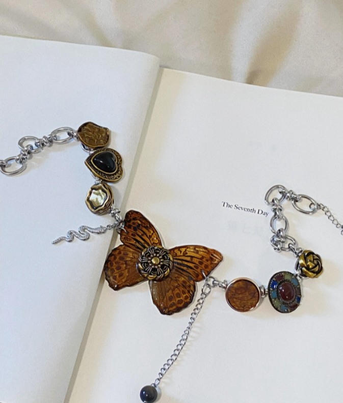 Cyberpunk Retro Choker Necklace, Brown Butterfly Pendant Choker, Y2K Choker, stylish and cool, niche appeal