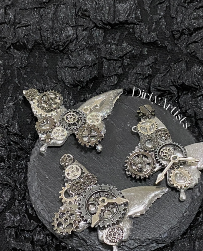 Cyberpunk Retro Choker Necklace, Silver Gear and Butterfly Pendant Choker, Y2K Choker, stylish and cool, niche appeal, unisex.