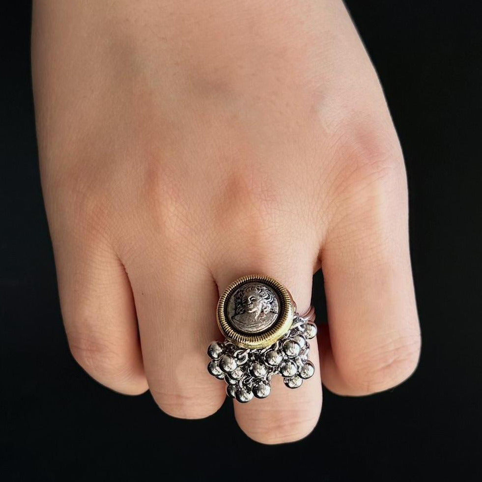 Niche vintage "Baroque" retro ring