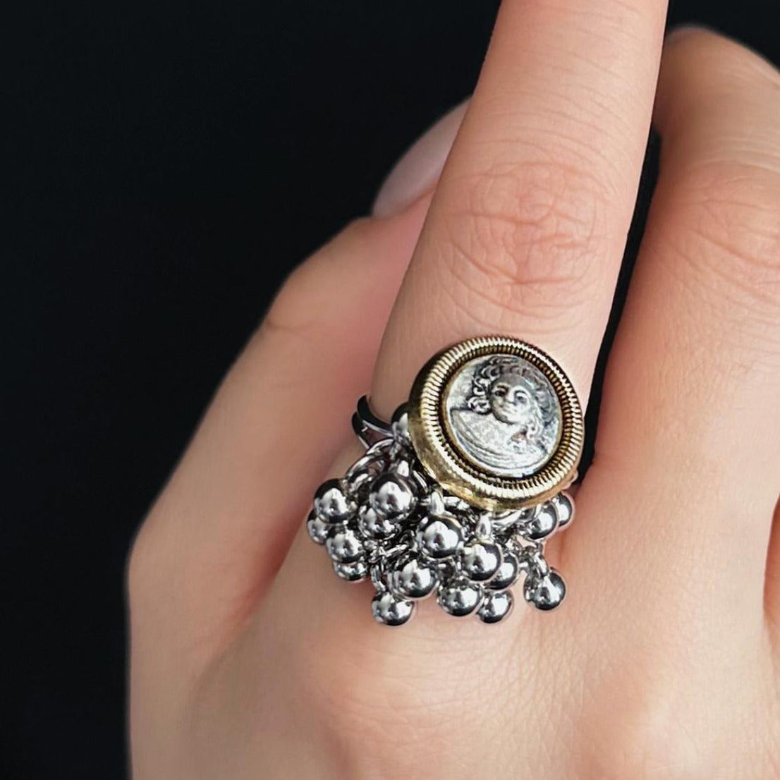 Niche vintage "Baroque" retro ring