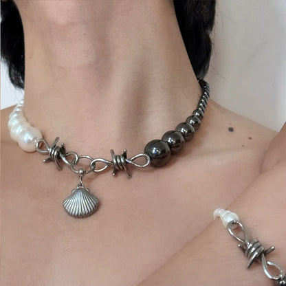Retro Shell Pendant Necklace Black and White Pearl Patchwork Choker for Women Party Jewelry Mother's Day Gift