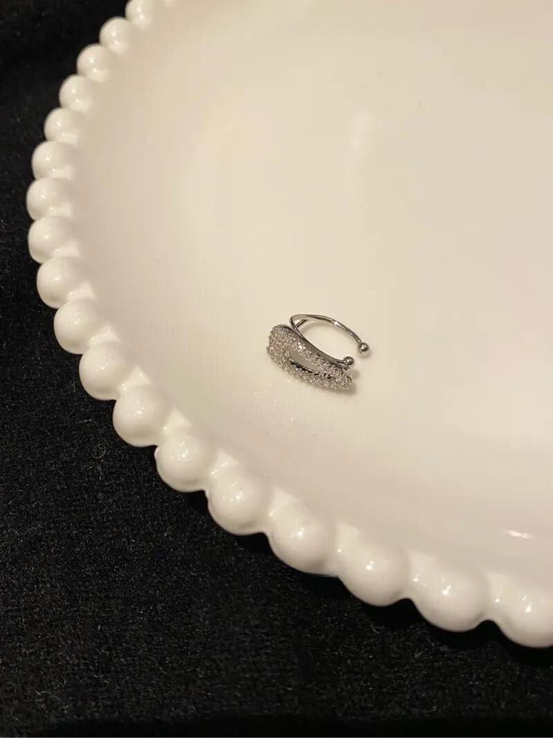 Minimalist Non-Piercing Ear Cuff – Chic Cartilage Clip-On Earring for a Cool and Effortless Look