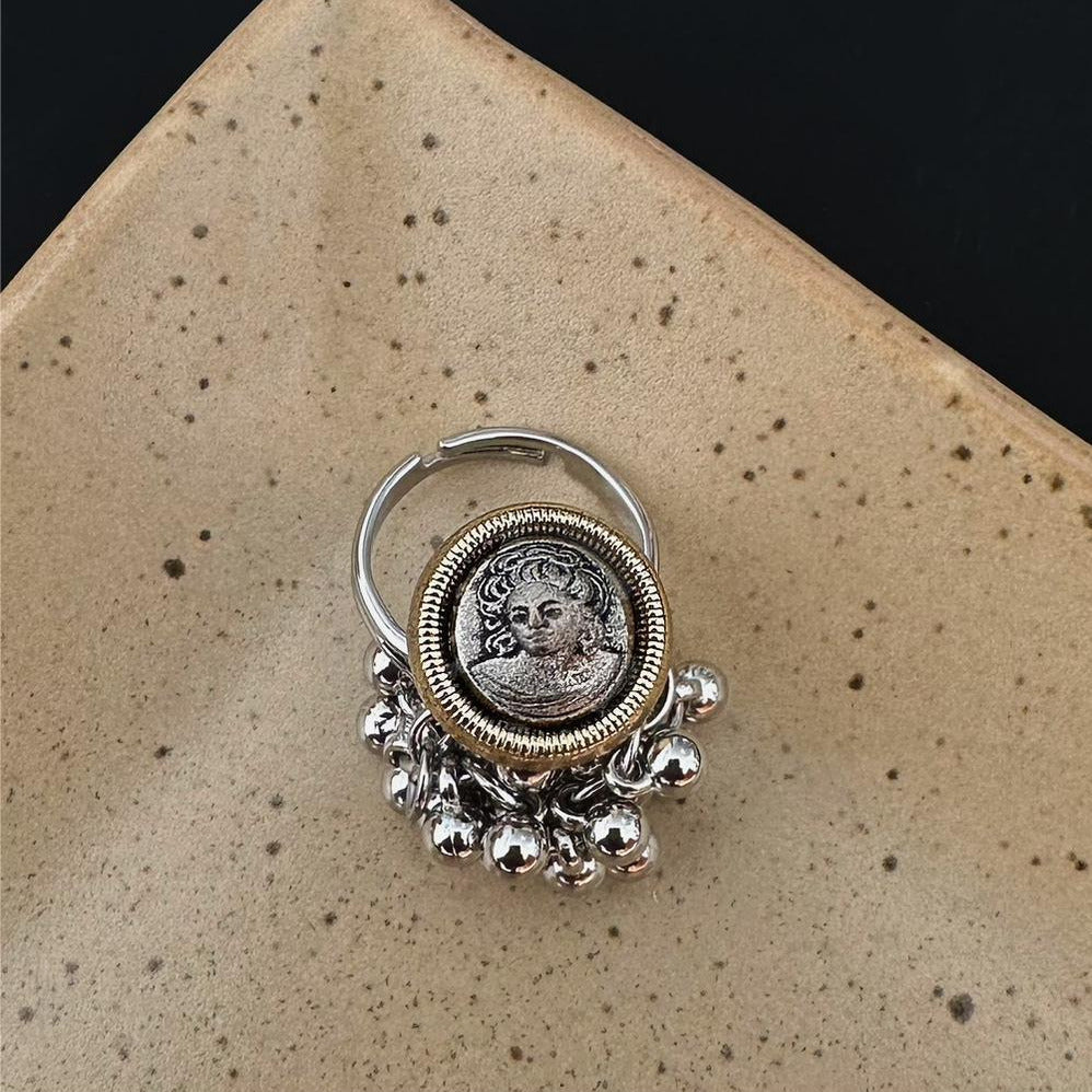 Niche vintage "Baroque" retro ring