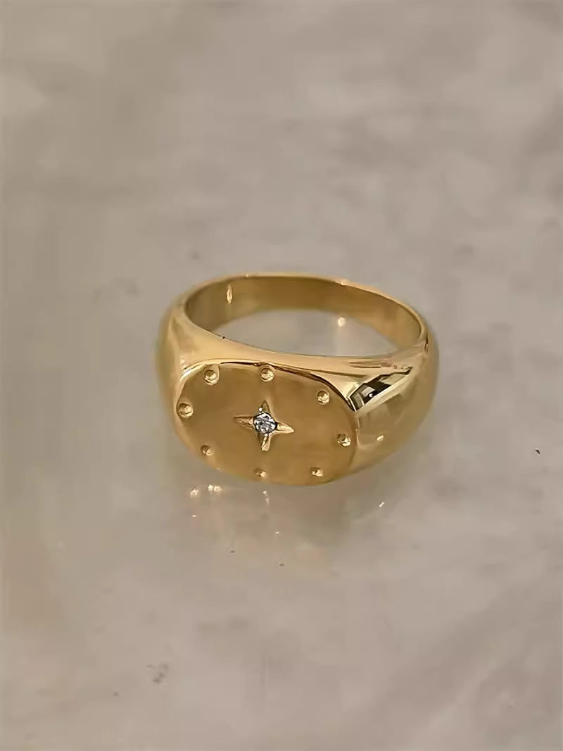 Delicate Sparkling Ring with Pearl, Floral Design, K-Gold Plated Twisted Geometry