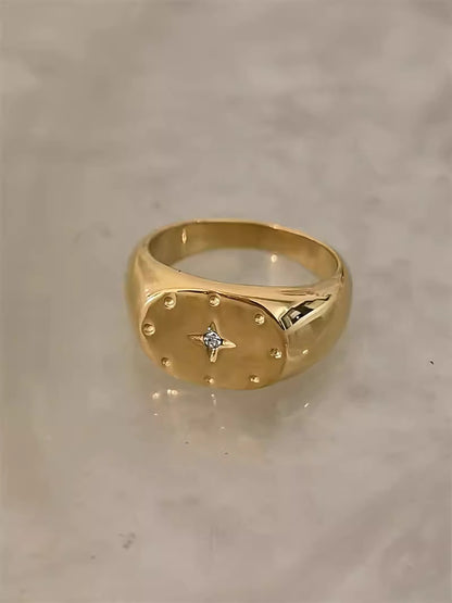 Delicate Sparkling Ring with Pearl, Floral Design, K-Gold Plated Twisted Geometry