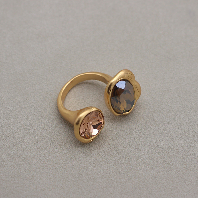 Dual-Tone Rhinestone Bezel Set Ring - Gold-Toned Elegance with Amber Accents, Fashionable Accessory for Everyday Chic & Special Events, Ideal Gift for Style Enthusiasts