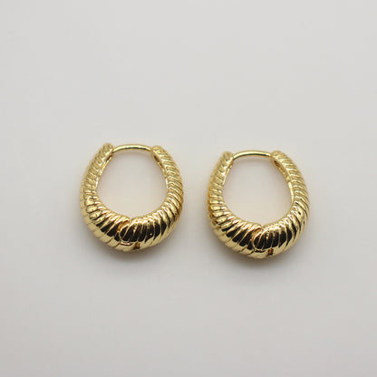 Sophisticated French-Style Gold Metal Hoop Earrings, Chic Ribbed Texture, Elegant Accessory for Fashion-Forward Individuals, Perfect for Day-to-Evening Transition