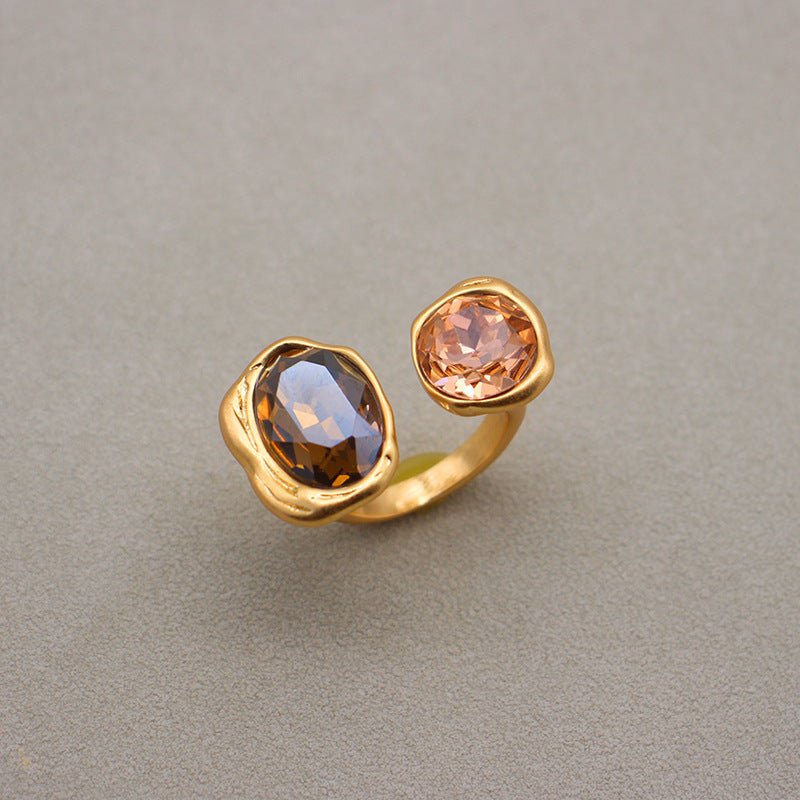 Dual-Tone Rhinestone Bezel Set Ring - Gold-Toned Elegance with Amber Accents, Fashionable Accessory for Everyday Chic & Special Events, Ideal Gift for Style Enthusiasts