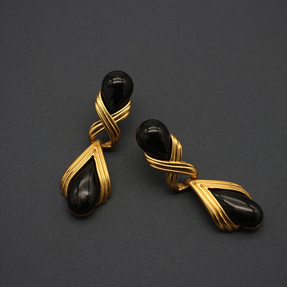 Luxurious Black Teardrop Stud Earrings with Gold-Twist Detailing, Sophisticated Evening Wear, Fashionable Water Drop Design Jewelry for Special Occasions