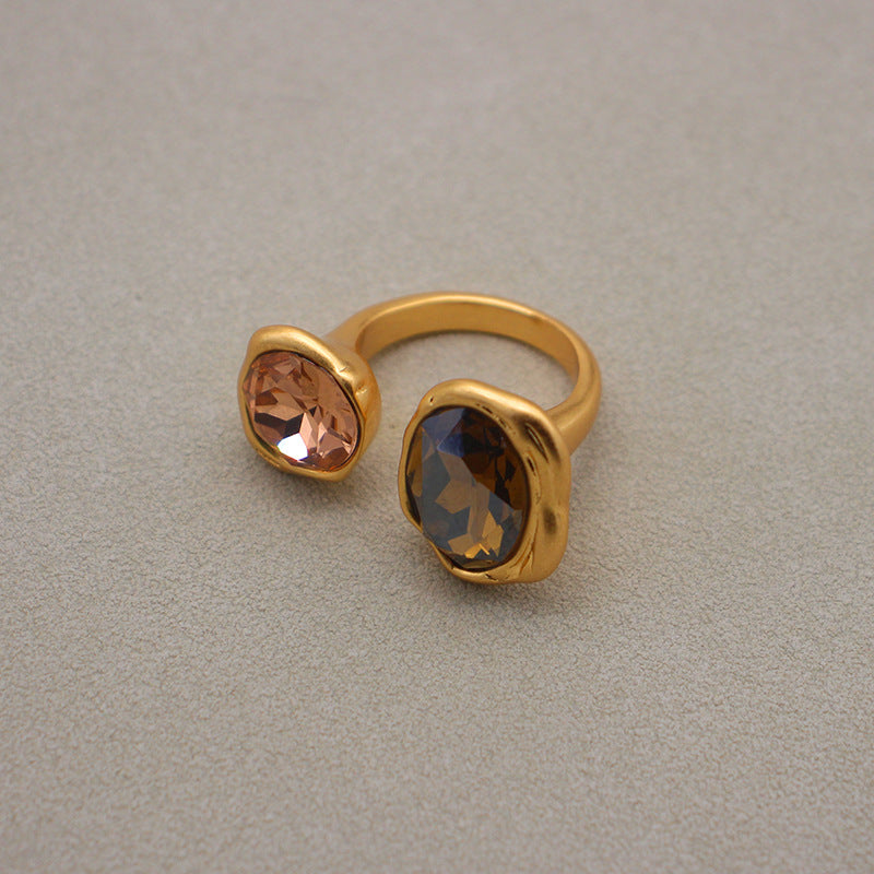 Dual-Tone Rhinestone Bezel Set Ring - Gold-Toned Elegance with Amber Accents, Fashionable Accessory for Everyday Chic & Special Events, Ideal Gift for Style Enthusiasts