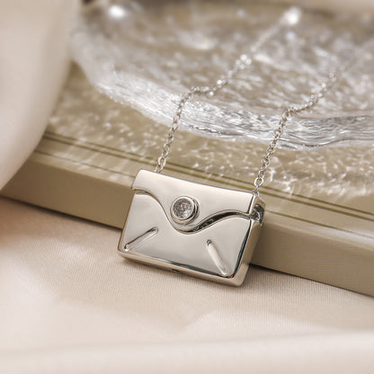Luxury Gold-Plated Pull-Out Envelope Pendant Necklace – Unique Adjustable Charm Accessory