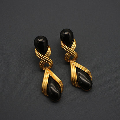 Luxurious Black Teardrop Stud Earrings with Gold-Twist Detailing, Sophisticated Evening Wear, Fashionable Water Drop Design Jewelry for Special Occasions