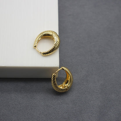 Sophisticated French-Style Gold Metal Hoop Earrings, Chic Ribbed Texture, Elegant Accessory for Fashion-Forward Individuals, Perfect for Day-to-Evening Transition