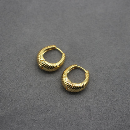Sophisticated French-Style Gold Metal Hoop Earrings, Chic Ribbed Texture, Elegant Accessory for Fashion-Forward Individuals, Perfect for Day-to-Evening Transition