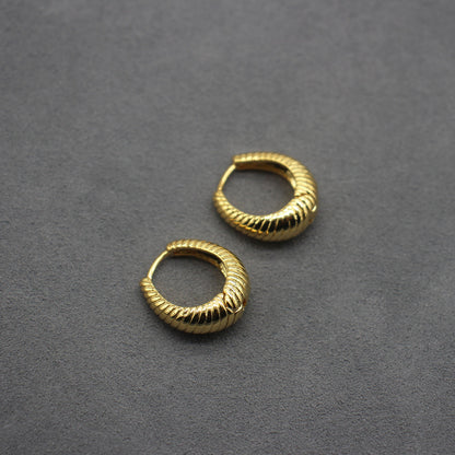 Sophisticated French-Style Gold Metal Hoop Earrings, Chic Ribbed Texture, Elegant Accessory for Fashion-Forward Individuals, Perfect for Day-to-Evening Transition