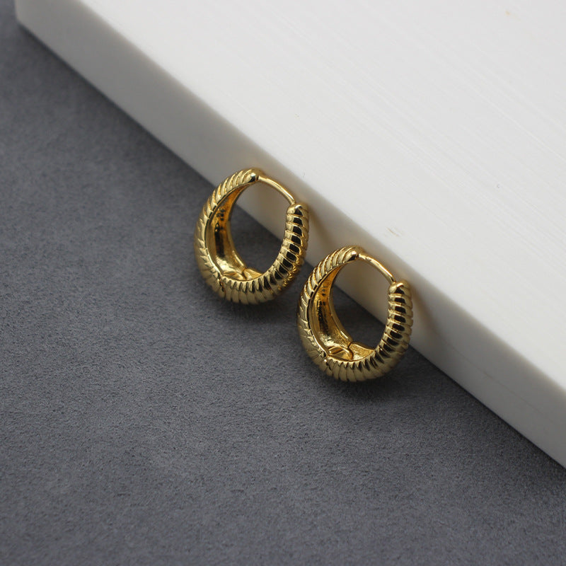 Sophisticated French-Style Gold Metal Hoop Earrings, Chic Ribbed Texture, Elegant Accessory for Fashion-Forward Individuals, Perfect for Day-to-Evening Transition