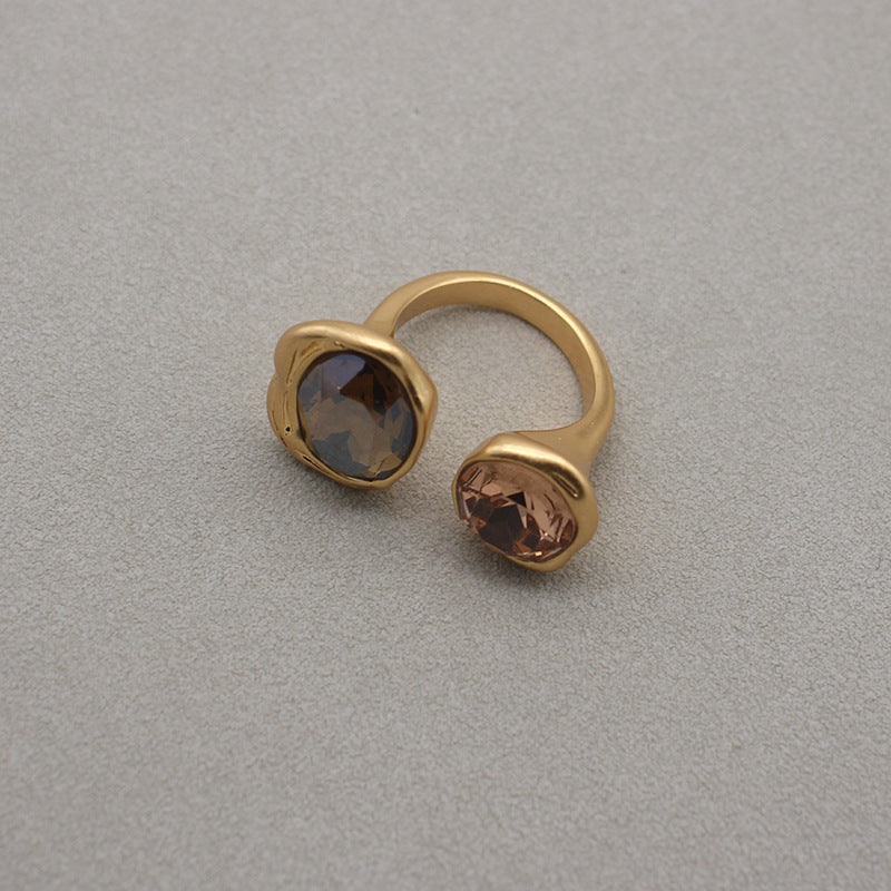 Dual-Tone Rhinestone Bezel Set Ring - Gold-Toned Elegance with Amber Accents, Fashionable Accessory for Everyday Chic & Special Events, Ideal Gift for Style Enthusiasts