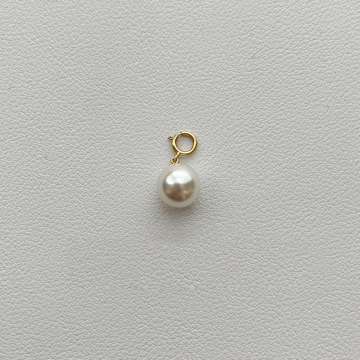 Natural Mother-of-Pearl Love Heart Titanium Steel Pendant with 14K Gold-Plated Clasp
