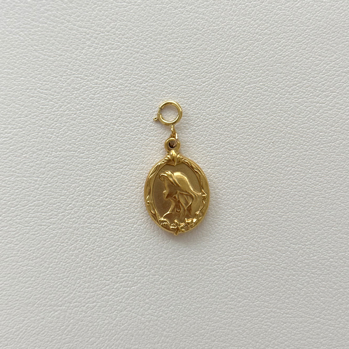 Natural Mother-of-Pearl Love Heart Titanium Steel Pendant with 14K Gold-Plated Clasp