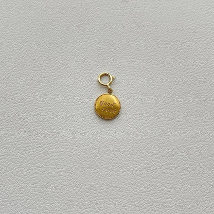 Natural Mother-of-Pearl Love Heart Titanium Steel Pendant with 14K Gold-Plated Clasp