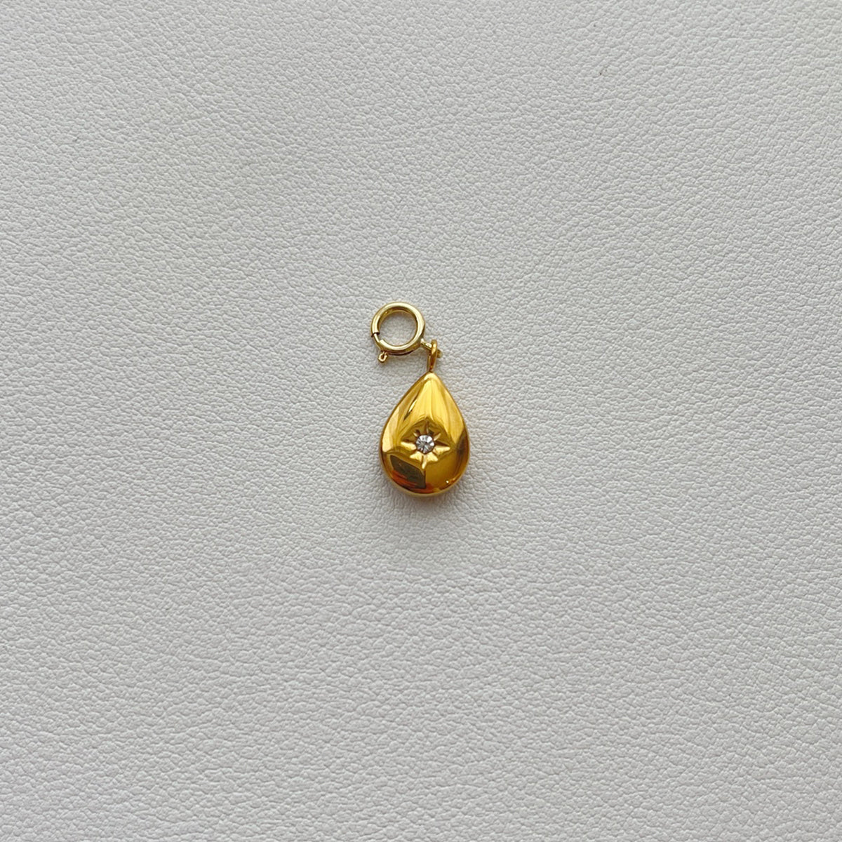 Natural Mother-of-Pearl Love Heart Titanium Steel Pendant with 14K Gold-Plated Clasp