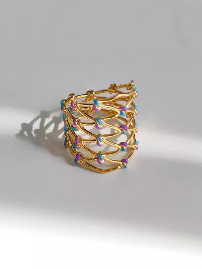 Delicate Sparkling Ring with Pearl, Floral Design, K-Gold Plated Twisted Geometry