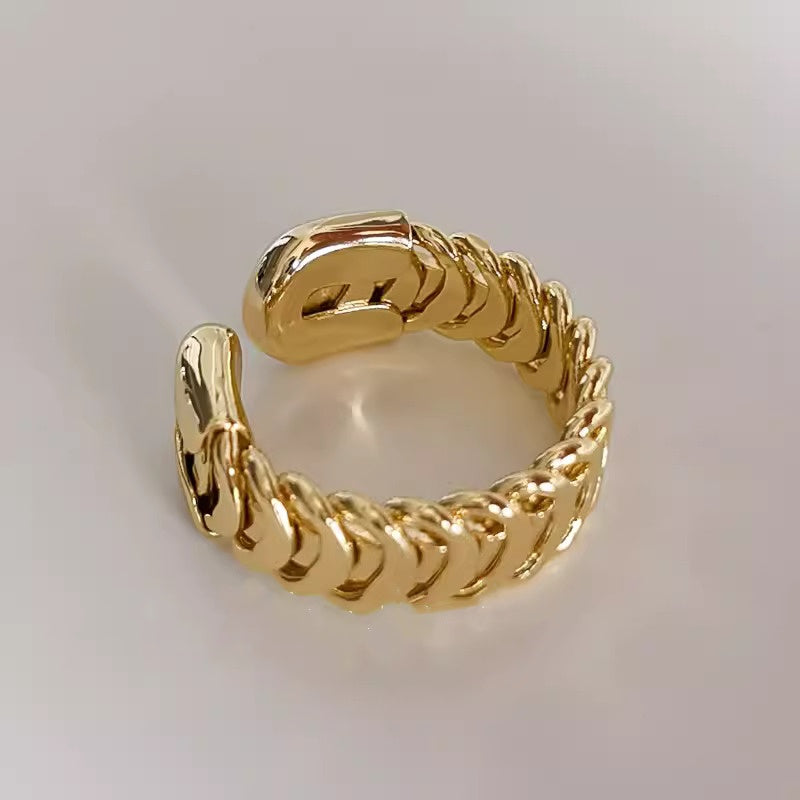 Delicate Sparkling Ring with Pearl, Floral Design, K-Gold Plated Twisted Geometry