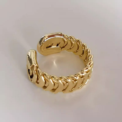 Delicate Sparkling Ring with Pearl, Floral Design, K-Gold Plated Twisted Geometry