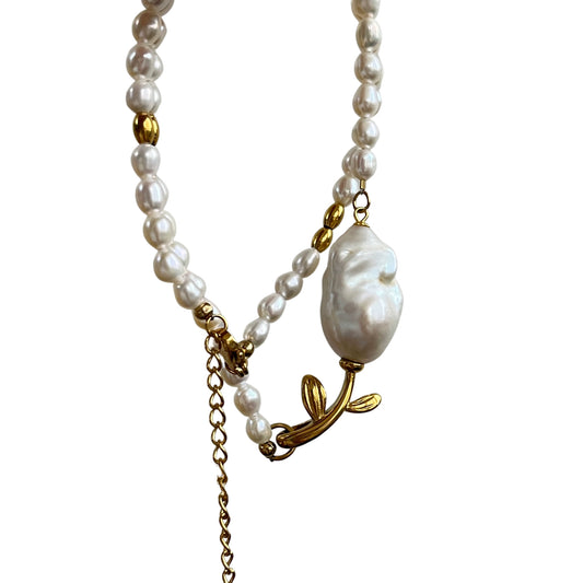 Baroque Rose Freshwater Pearl Necklace - Lustrous Elegance with Gold Accents for Sophisticated Charm