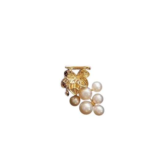 Elegant Freshwater Pearl Grape Cluster Brooch - Chic Anti-Light Exposure Pin for Sophisticated Attire