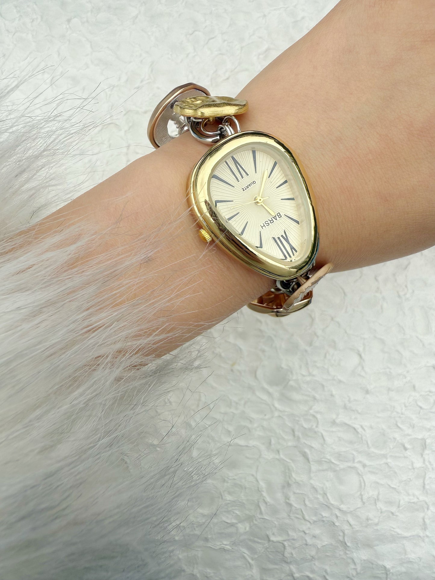 Vintage gold woman wrist watch