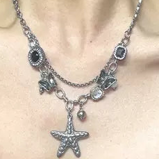 Starfish-Shaped， Stylish Double Layer Necklace with Butterfly and Gemstone Accents，metallic Y2K necklace