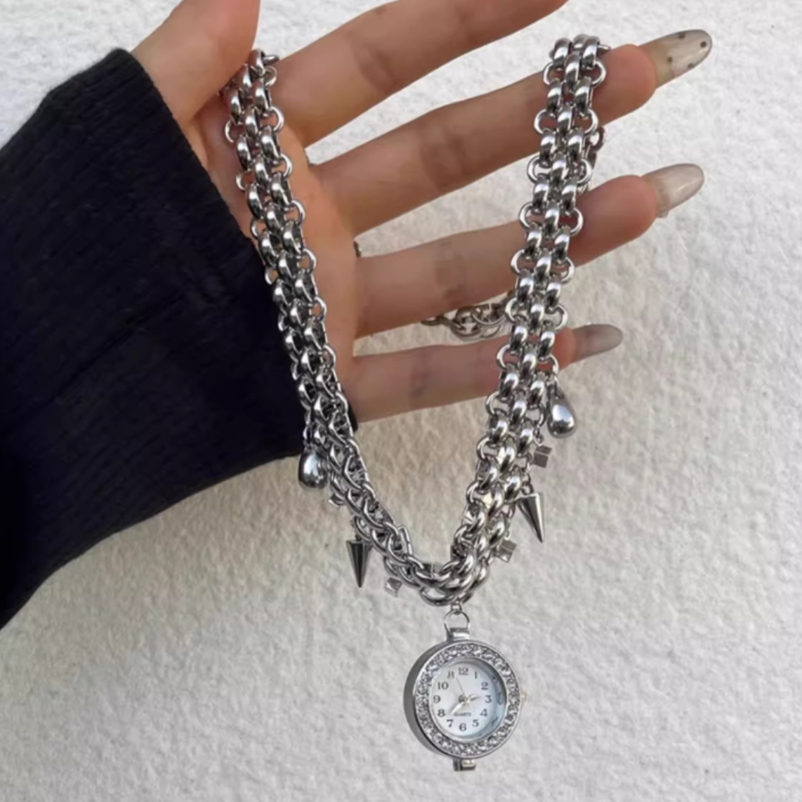 Cyberpunk Silver Vintage Watch Necklace, Gothic Punk Style, Metallic Y2K Necklace, Elegant and Fashionable, Unisex Necklace